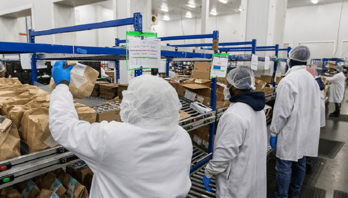 Οι ομοσπονδιακοί κατηγορούν την HelloFresh ότι απασχολεί παιδιά μεταναστών στο εργοστάσιο στην πολιτεία του Ιλινόις