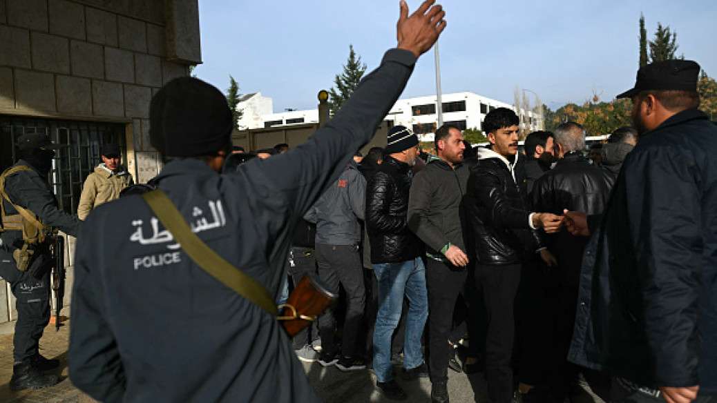 Η HTS λέει ότι θα αρχίσει την καταδίωξη πρώην αξιωματούχων του καθεστώτος στην παράκτια περιοχή της Συρίας