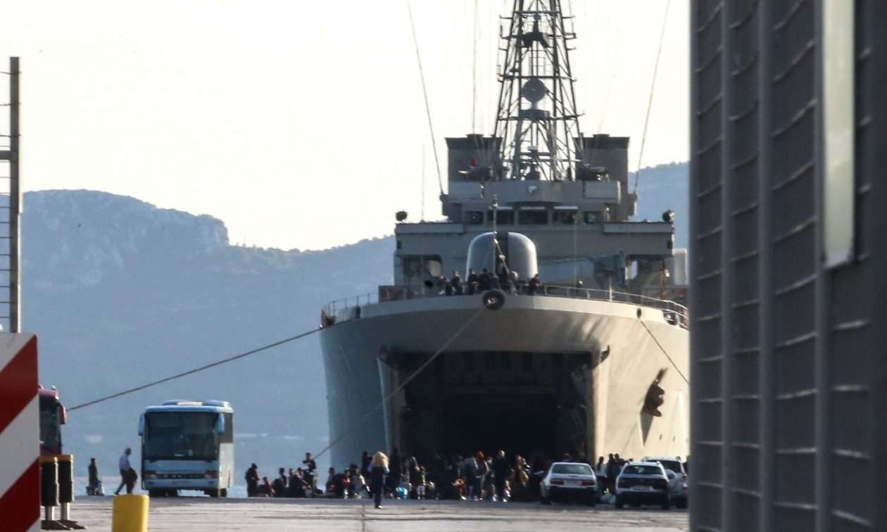 Πλοίο καταμεσής του Αιγαίου ταξίδευε με ανοιχτή τη μπουκαπόρτα λόγω βλάβης