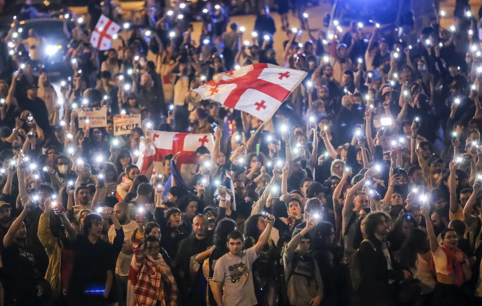 Δεν θα υπάρξει «επανάσταση από το εξωτερικό», δηλώνει ο πρωθυπουργός της Γεωργίας – Χιλιάδες κόσμου στους δρόμους