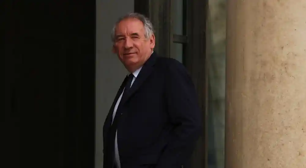 Ο Φρανσουά Μπαϊρού στο Ελιζέ: Ο Μακρόν ανακοινώνει τον νέο Πρωθυπουργό της Γαλλίας