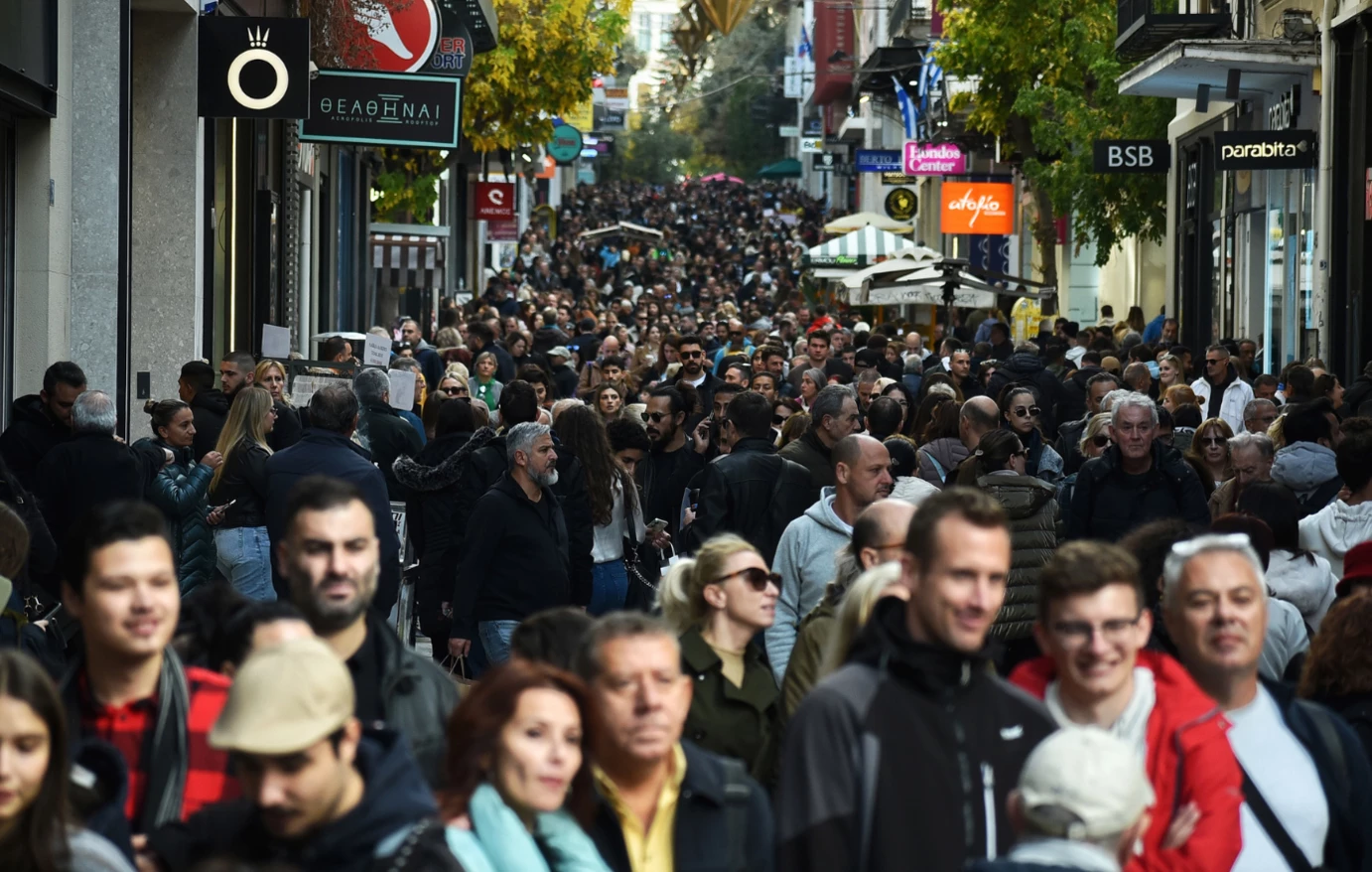 Ανοικτά μαγαζιά: Το ΑΔΙΑΧΩΡΗΤΟ στην Ερμού και το εμπορικό κέντρο
