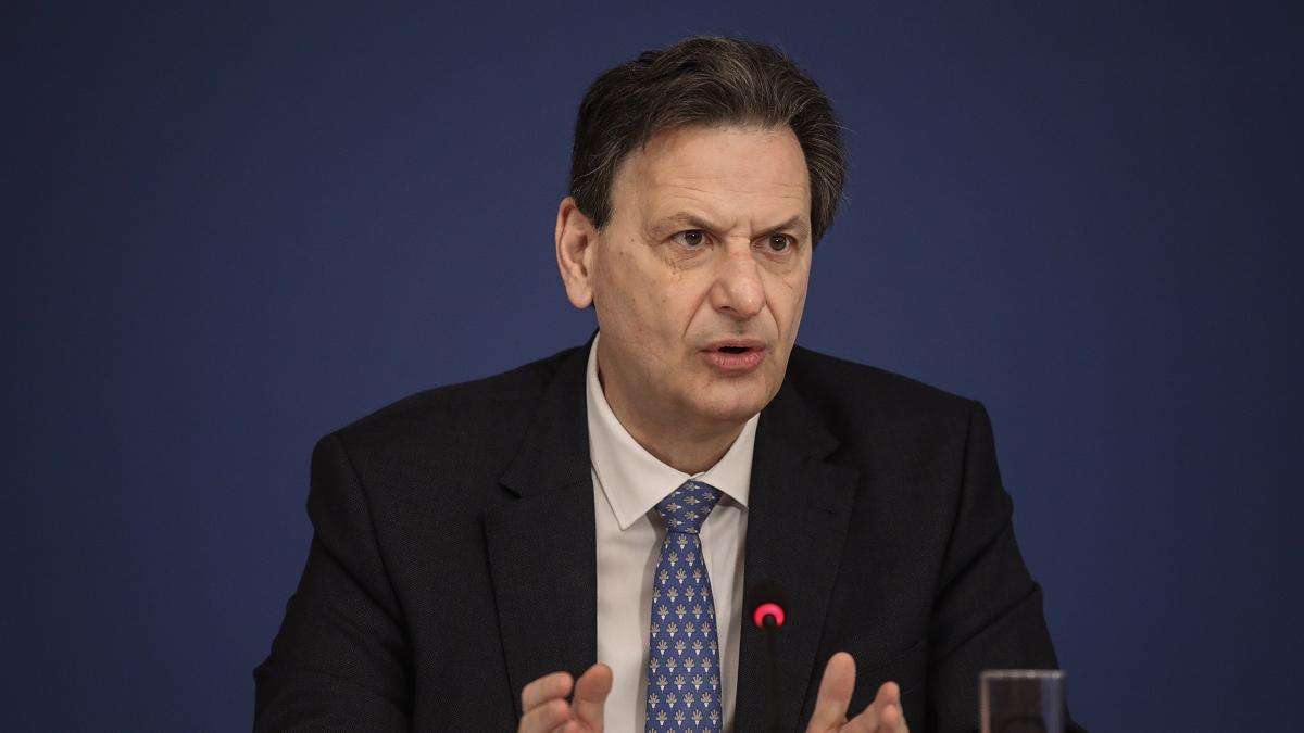 Σκυλακάκης: Θα αυξηθούν οι δικαιούχοι στα «Εξοικονομώ» και «Αλλάζω θερμοσίφωνα»
