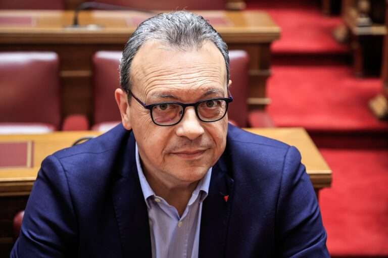 Φάμελλος: Νομίζω ότι η ευχή, εκτός από τα καλά Χριστούγεννα, πρέπει να είναι και ειρήνη σε όλο τον κόσμο