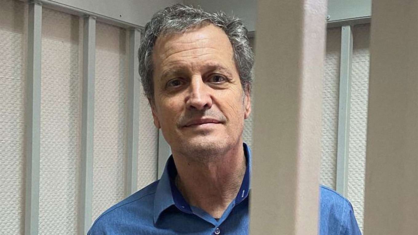 Ο Αμερικανός δάσκαλος που φυλακίστηκε στη Ρωσία χαρακτηρίζεται επίσημα ως άδικα κρατούμενος