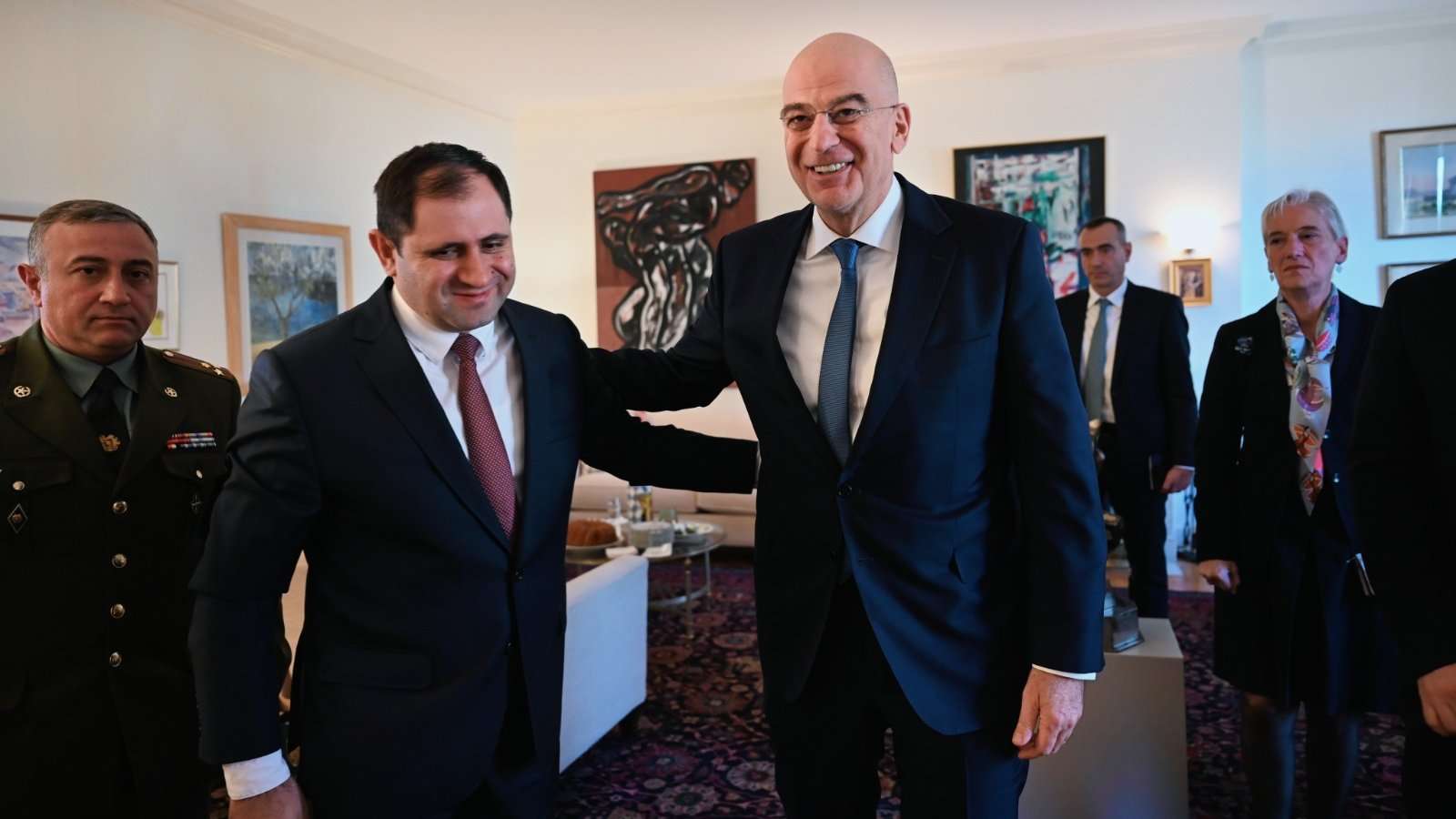 Με τον Αρμένιο ομόλογό του συναντήθηκε ο Νίκος Δένδιας