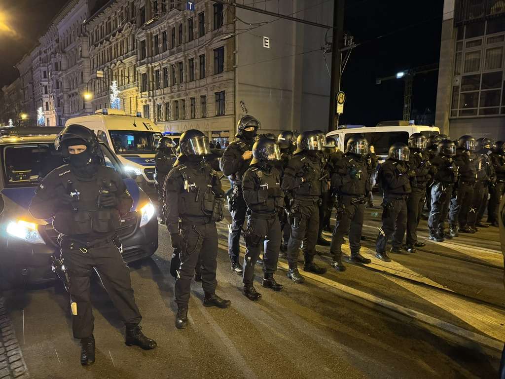 Μαγδεμβούργο: Μεγάλη συγκέντρωση μετά την επίθεση – «Αν δεν αγαπάς τη Γερμανία, πρέπει να φύγεις από τη Γερμανία»