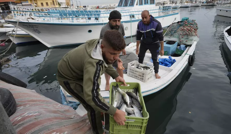 Οι Λιβανέζοι αλιείς ελπίζουν ότι η κατάπαυση του πυρός με το Ισραήλ σημαίνει επιστροφή στην κανονική ζωή