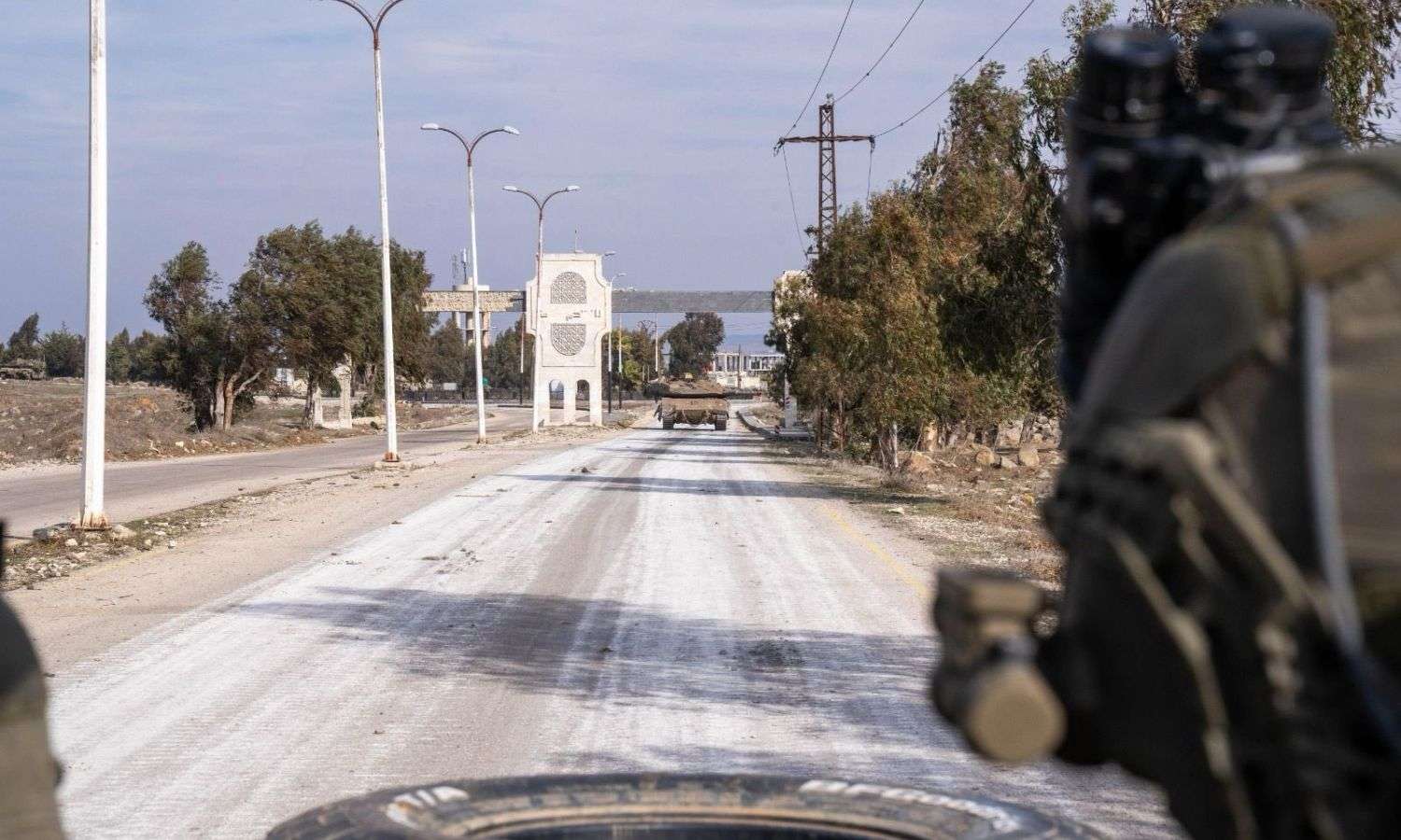 Ο ισραηλινός στρατός προελαύνει στη νότια Συρία, διώχνει υπαλλήλους από κυβερνητικά κτίρια