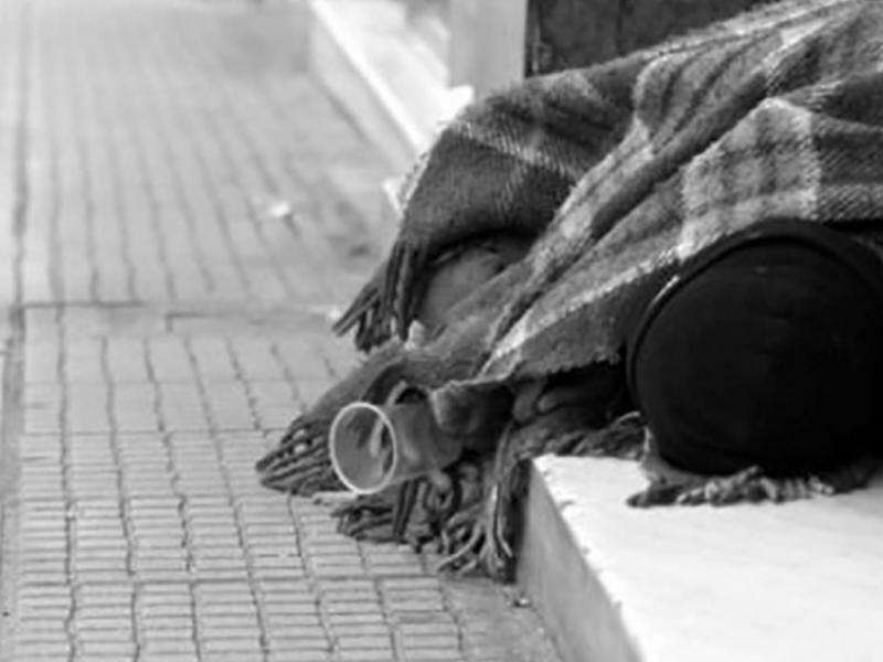 «Ένα μόνο χαμόγελό σου μου αρκεί» -Το χριστουγεννιάτικο «θαύμα» έδωσε δεύτερη ευκαιρία ζωής σε άστεγο