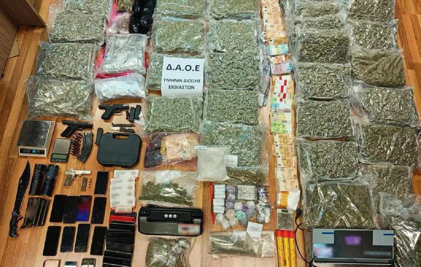 Συλλήψεις εκβιαστών: «Μπαίνει τέλος σε ένα πολύ μεγάλο κύκλωμα» – Τα κινητά στις φυλακές και το ξεκαθάρισμα λογαριασμών