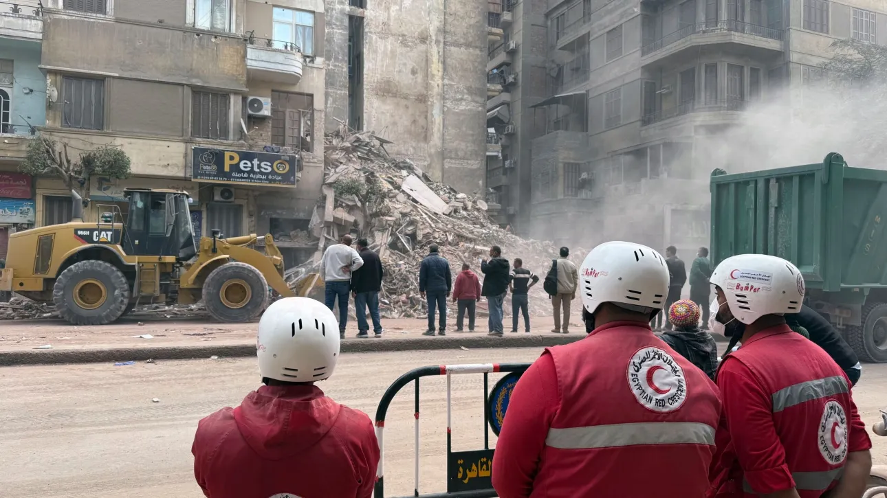 Κατέρρευσε εξαώροφη πολυκατοικία στο Κάιρο – Τουλάχιστον οκτώ οι νεκροί