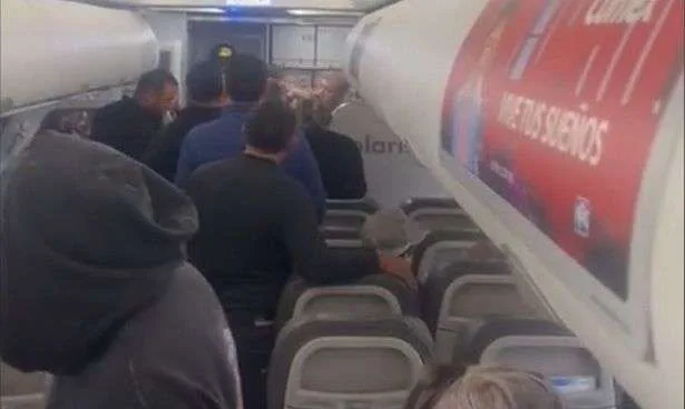 Πανικός σε πτήση στο Μεξικό: 31χρονος προσπάθησε να καταλάβει το πιλοτήριο του αεροπλάνου