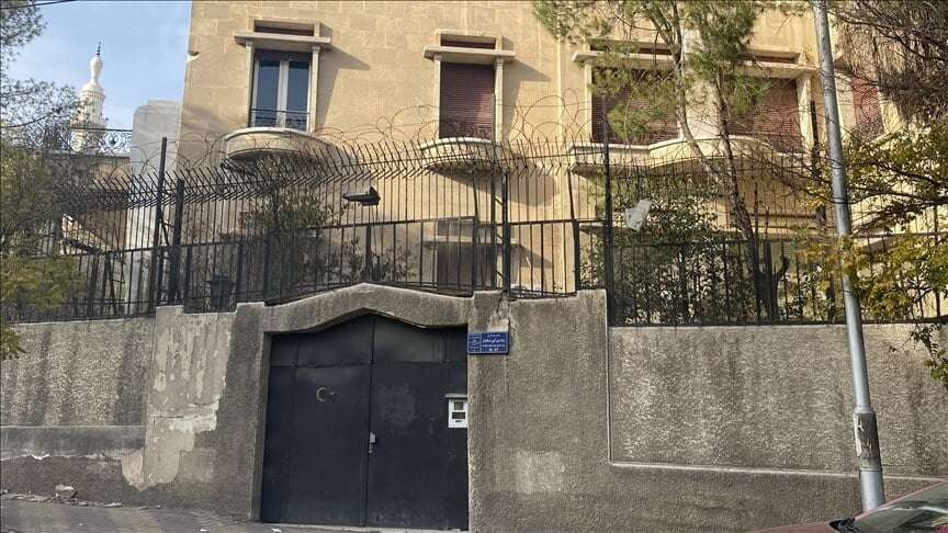 Τουρκικά ΜΜΕ: Άνοιξε μετά από 12 χρόνια η πρεσβεία της Τουρκίας στη Δαμασκό