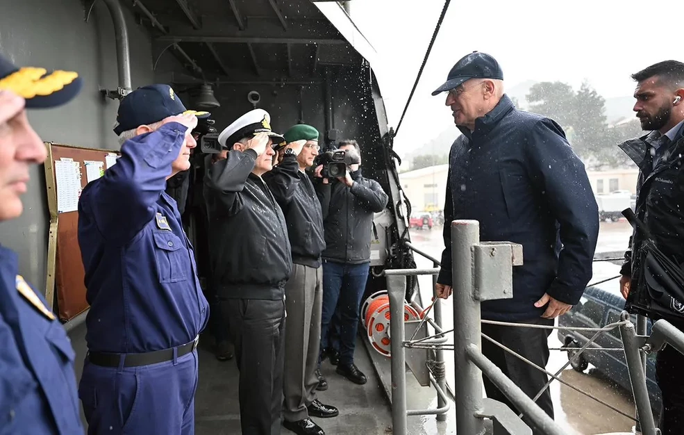 Επίσκεψη του Νίκου Δένδια στη φρεγάτα «Ψαρά»