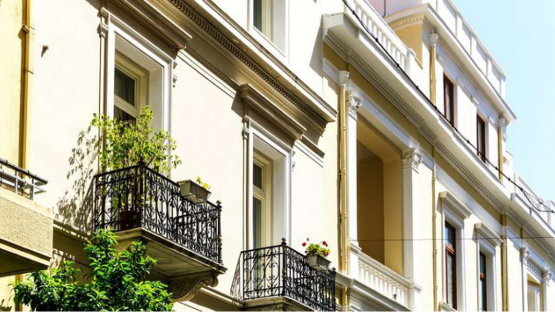 Όλο και μικρότερος ο προϋπολογισμός για την ανακαίνιση των διατηρητέων κτιρίων