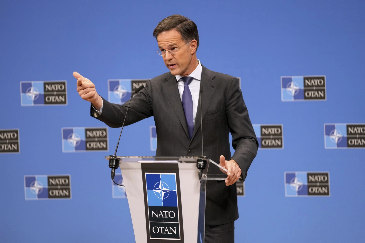 Ο ηγέτης του ΝΑΤΟ λέει ότι θέλει να θέσει την Ουκρανία σε θέση ισχύος για τυχόν ειρηνευτικές συνομιλίες με τη Ρωσία