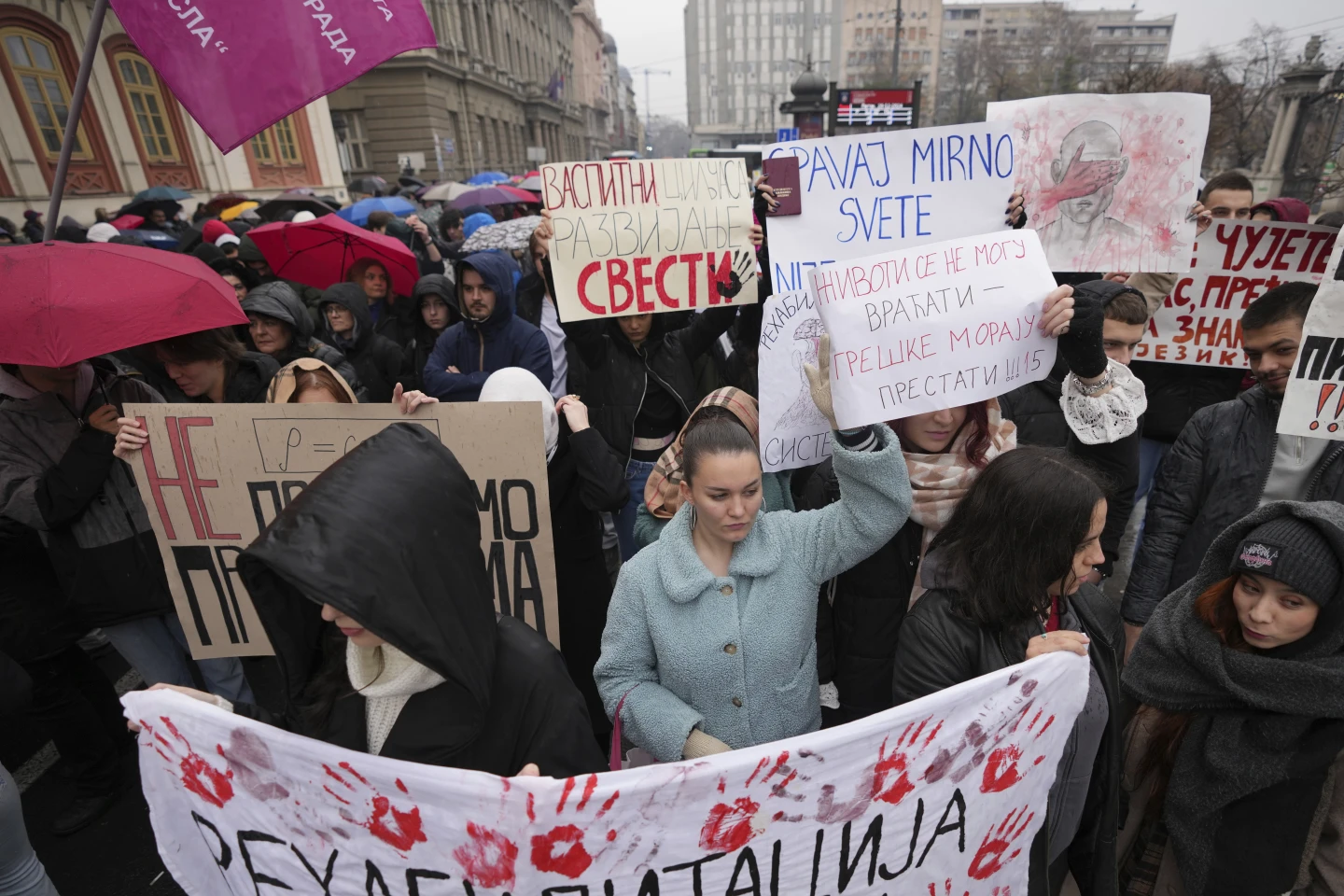 Οι φοιτητικές διαμαρτυρίες συνεχίζουν να προκαλούν τη λαϊκιστική κυβέρνηση της Σερβίας