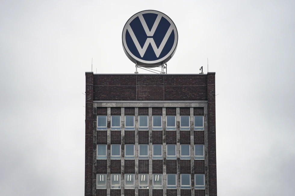 Η Volkswagen και οι εκπρόσωποι των εργαζομένων κατέληξαν σε μισθολογική συμφωνία μετά από σκληρές διαπραγματεύσεις