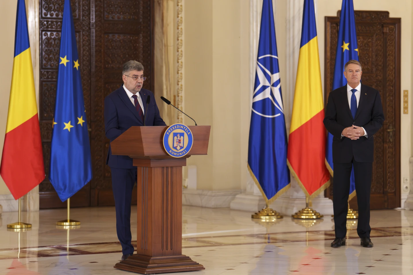 Ο πρόεδρος της Ρουμανίας διορίζει τον εν ενεργεία πρωθυπουργό να ηγηθεί νέας φιλοευρωπαϊκής κυβέρνησης συνασπισμού