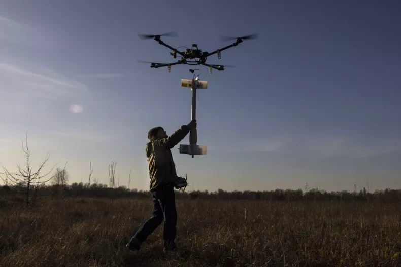 Ουκρανικά drones χτυπούν εργοστάσιο ηλεκτρονικών πίσω από τις ρωσικές γραμμές