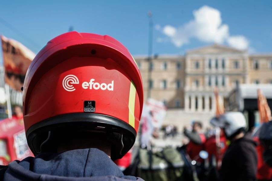 efood: «Δεν θα δουλεύουμε σαν δούλοι» -Σε νέες απεργιακές κινητοποιήσεις προχωρούν οι διανομείς
