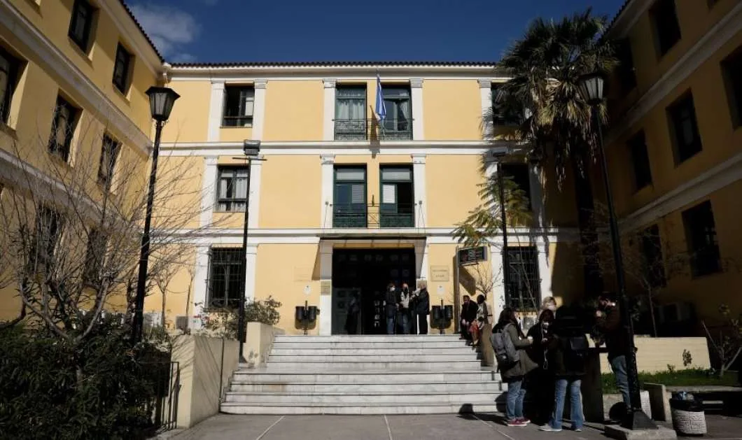 Με ΦΕΚ αυξάνονται οι αμοιβές των σπουδστών Στρατιωτικών Σχολών