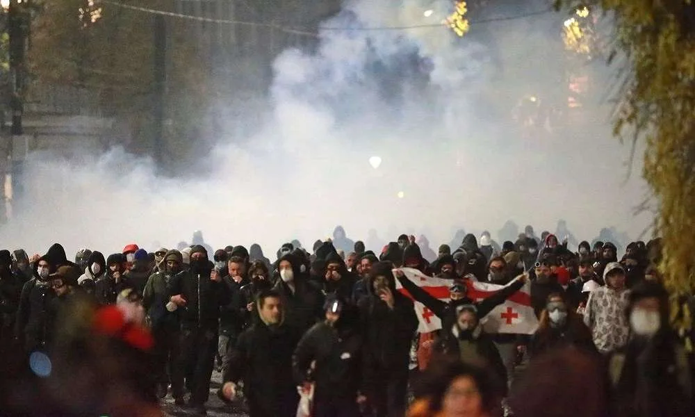 Γεωργία – Η αστυνομία έκανε χρήση δακρυγόνων για να διαλύσει διαδηλωτές