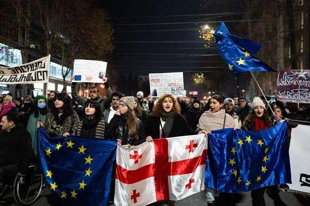Οι ΗΠΑ επιβάλλουν περιορισμούς στη χορήγηση βίζας σε 20 Γεωργιανούς για υπονόμευση της δημοκρατίας