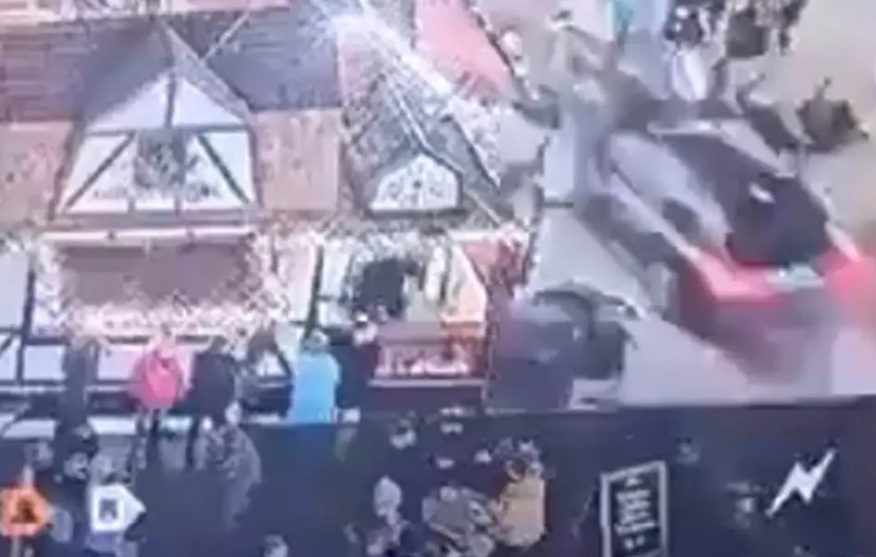 Αυτοκίνητο έπεσε σε χριστουγεννιάτικη αγορά στο Μαγδεμβούργο της Γερμανίας