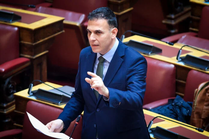 Καραμέρος: «Πλήρως κοστολογημένη η τροπολογία του ΣΥΡΙΖΑ-ΠΣ για επαναφορά 13ου και 14ου μισθού»