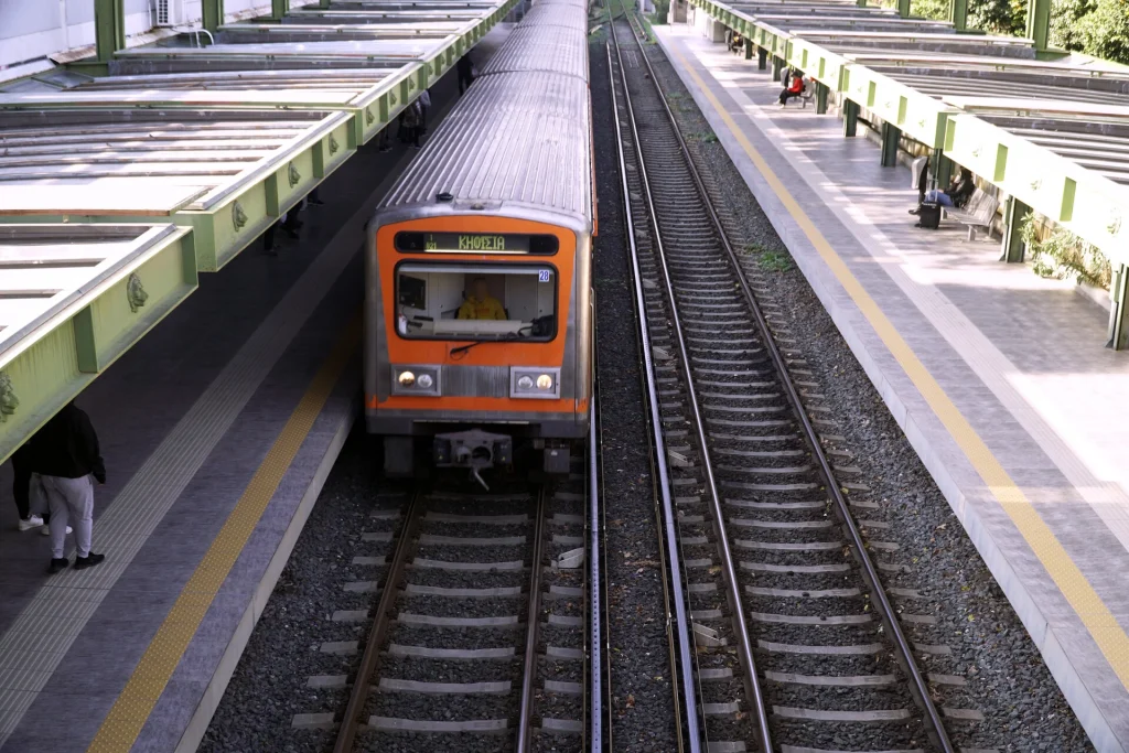 Ακινητοποιημένη η γραμμή του ηλεκτρικού από Ταύρο έως Πειραιά – Χάος λόγω βλάβης στη σηματοδότηση