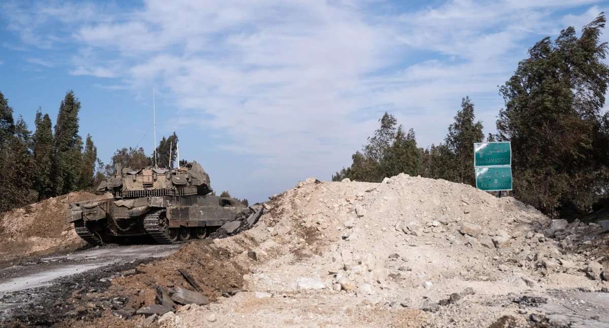 300 ισραηλινές αεροπορικές επιδρομές στη Συρία – Ισραηλινά τανκς πλησιάζουν τη Δαμασκό!