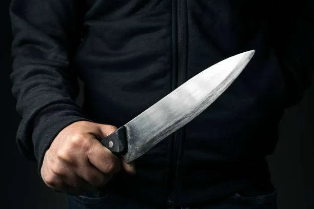 Επίθεση με μαχαίρι σε μετρό – Τρεις γυναίκες τραυματίες, άφαντος ο δράστης