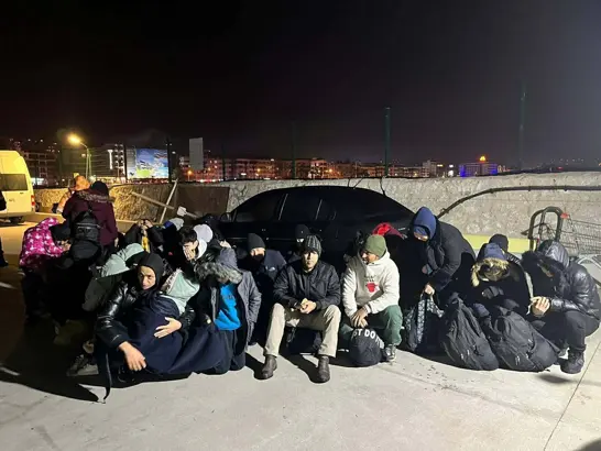 30 λαθρομετανάστες και διακινητής επιχείρησαν να περάσουν στην Ελλάδα από τη Νέα Έφεσο της Τουρκίας