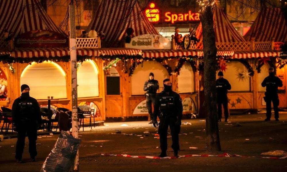 Γερμανία – Έκλεισε και τυπικά η χριστουγεννιάτικη αγορά του Μαγδεμβούργου