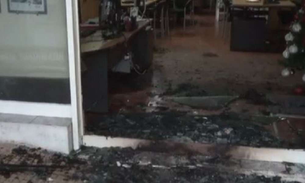 Θησείο – Άγνωστοι πυρπόλησαν μεσιτικό γραφείο