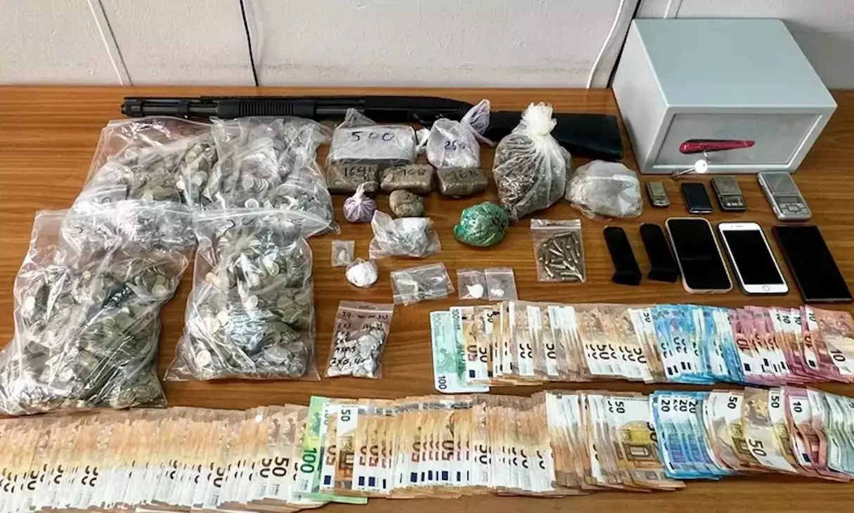 Χειροπέδες σε κύκλωμα ναρκωτικών  –Τα διακινούσαν και έξω από κέντρο απεξάρτησης