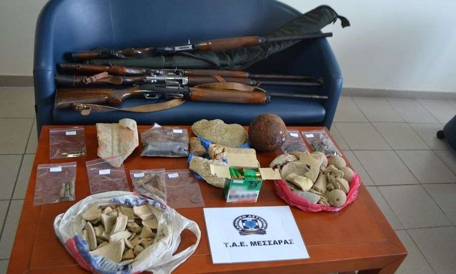 Ηράκλειο: Συνελήφθησαν δύο άνδρες που έκρυβαν αρχαία και όπλα στο σπίτι