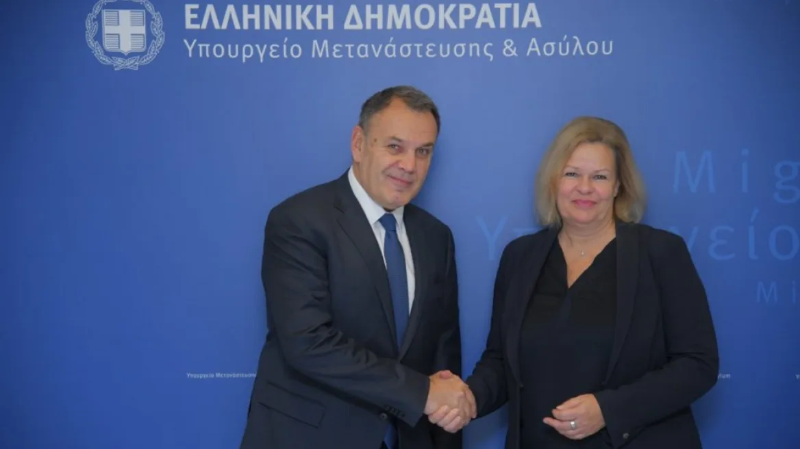 Συνάντηση Παναγιωτόπουλου με τη Γερμανίδα ΥΠΕΣ: Δέσμευση για ενίσχυση της συνεργασίας στη διαχείριση της μετανάστευσης