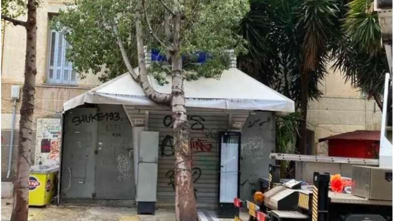 «ΤΡΑΓΙΚΟ»: Ο Δήμος Λαγκαδά έβαλε κολωνάκια έξω από περίπτερο κι η ΕΛ.ΑΣ. επέβαλλε πρόστιμο στον ιδιοκτήτη!