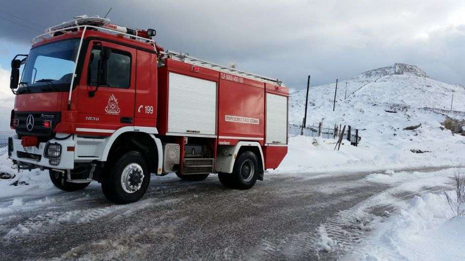 Ιωάννινα: Αυτοκίνητο έμεινε «κρεμασμένο» σε γκρεμό στους Λυγκιάδες