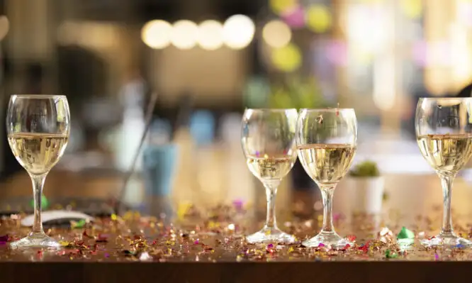 H «επιστήμη» πίσω από το hangover: Προετοιμαστείτε για το Πρωτοχρονιάτικο ρεβεγιόν