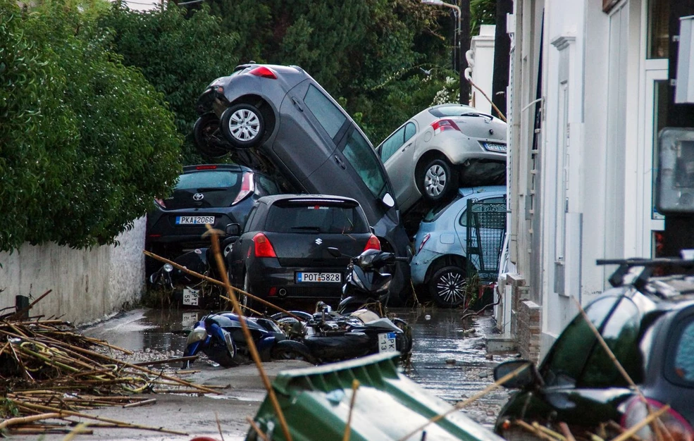 Συγκλονιστικές εικόνες από τις καταστροφές που προκάλεσε στη Ρόδο η κακοκαιρία Bora (εικόνες, βίντεο)
