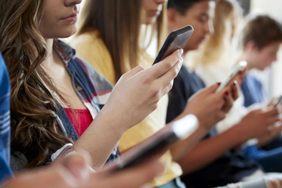 Τέλος τα social media για τους κάτω των 15 – Δούρειος ίππος για το τέλος της ανωνυμίας στο διαδίκτυο;