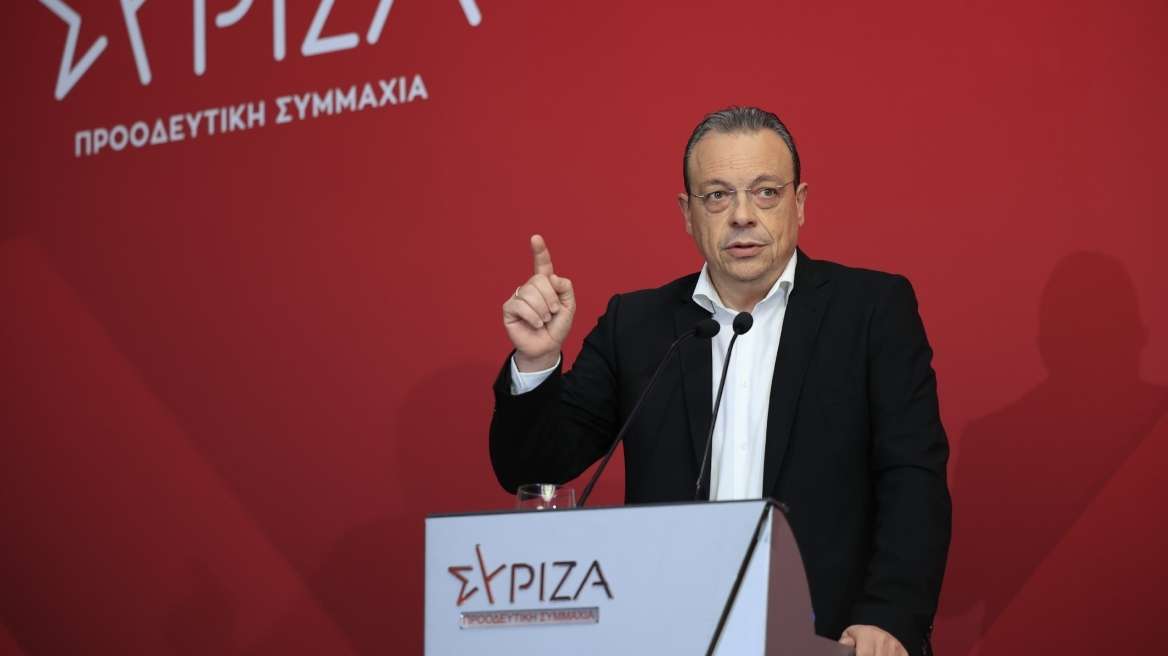 ΣΥΡΙΖΑ: Θα καταθέσει τροπολογία για την επαναφορά του 13ου και 14ου μισθού στο δημόσιο