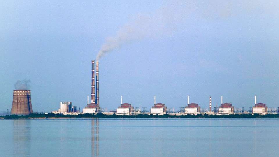 Eκρήξεις και καπνoί κοντά στον πυρηνικό σταθμό της Ζαπορίζια!
