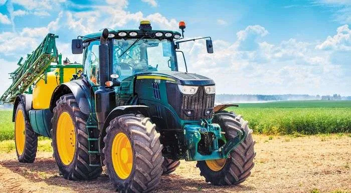 Οι αγρότες λένε ότι τα ευφυή τρακτέρ «συμπεριφέρονταν σαν να ήταν δαιμονισμένα» μετά το σήμα από το διάστημα