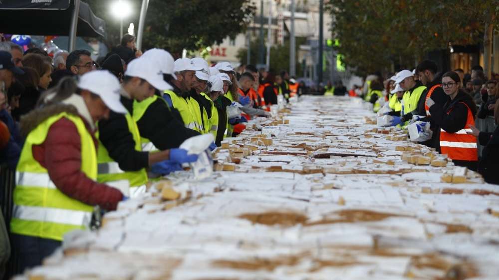 Περιστέρι – Βασιλόπιτα για ρεκόρ Γκίνες με περισσότερα από 70.000 κομμάτια