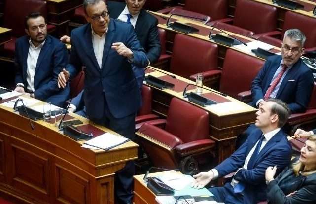 Η πολιτική αριστερά «ψάχνει ΠτΔ παίζοντας… μουντζούρη» -Αφορμή για «διακοπές» έχει ο πρωθυπουργός